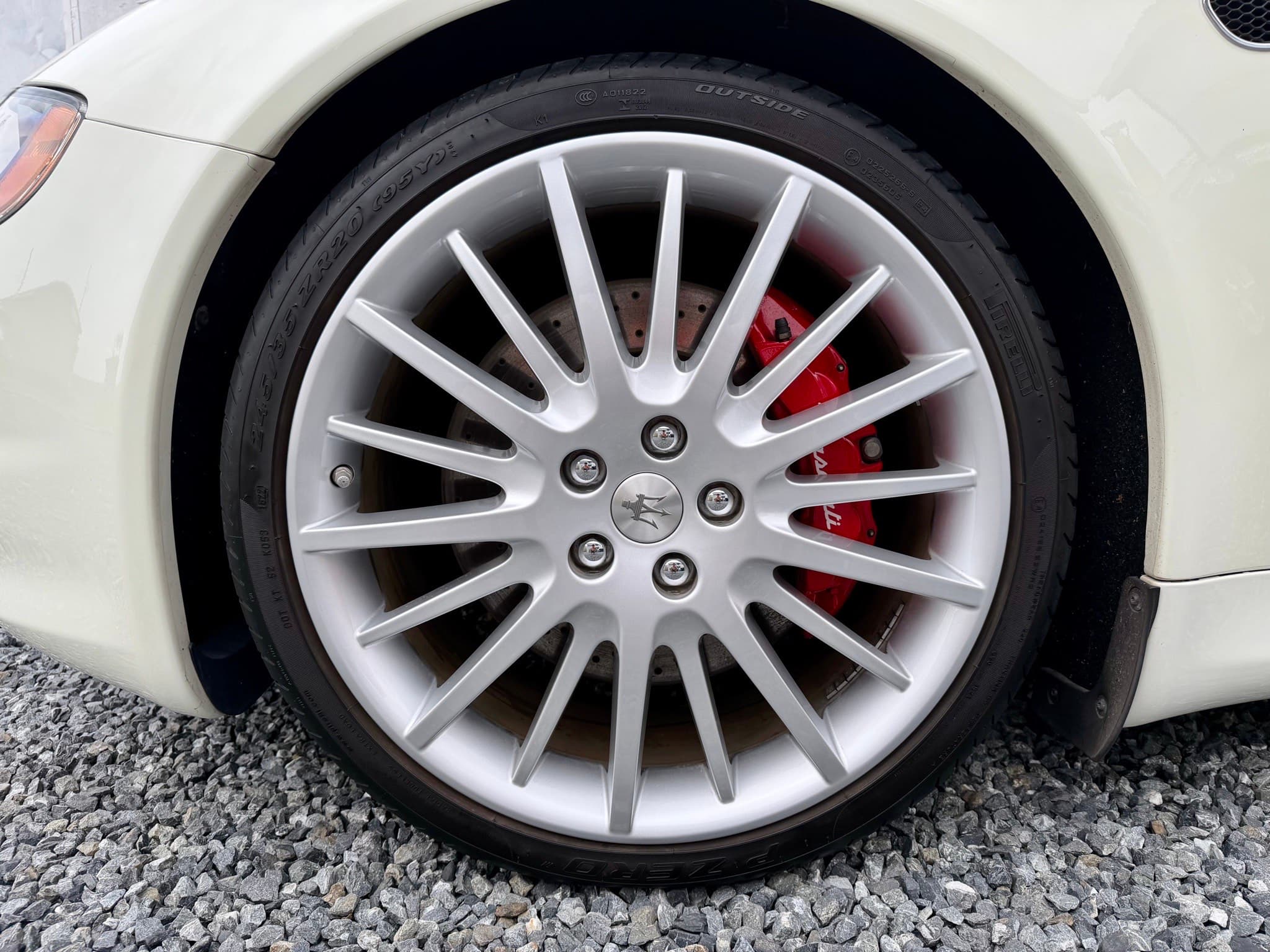 クアトロポルテ スポーツGT S 22